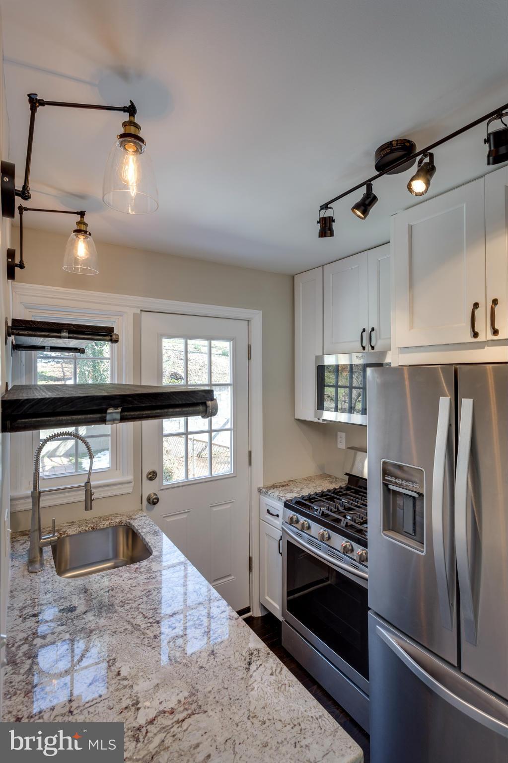 JEFFERSON MANOR - Residential