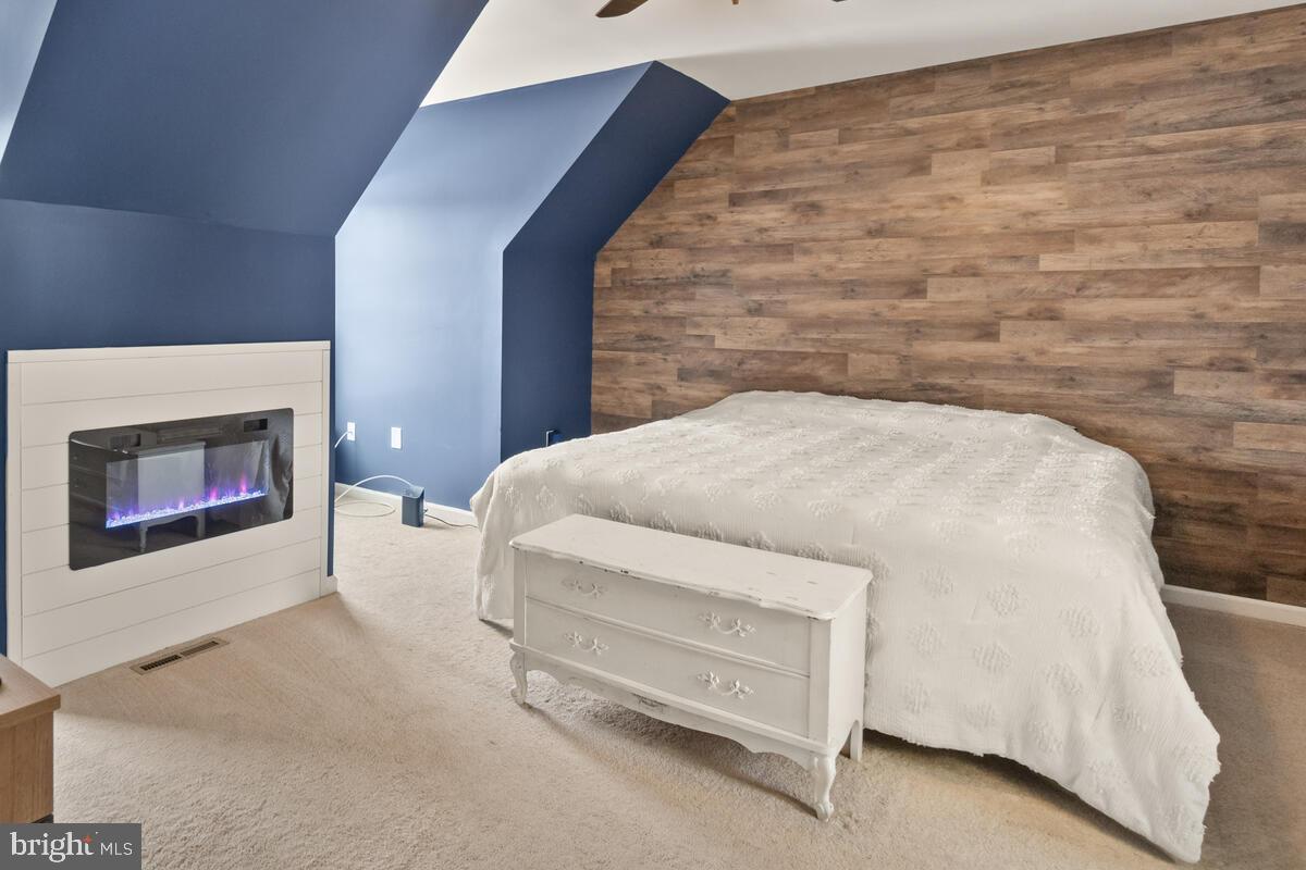 VILLAS LAKE ANITA LOUISE - Residential