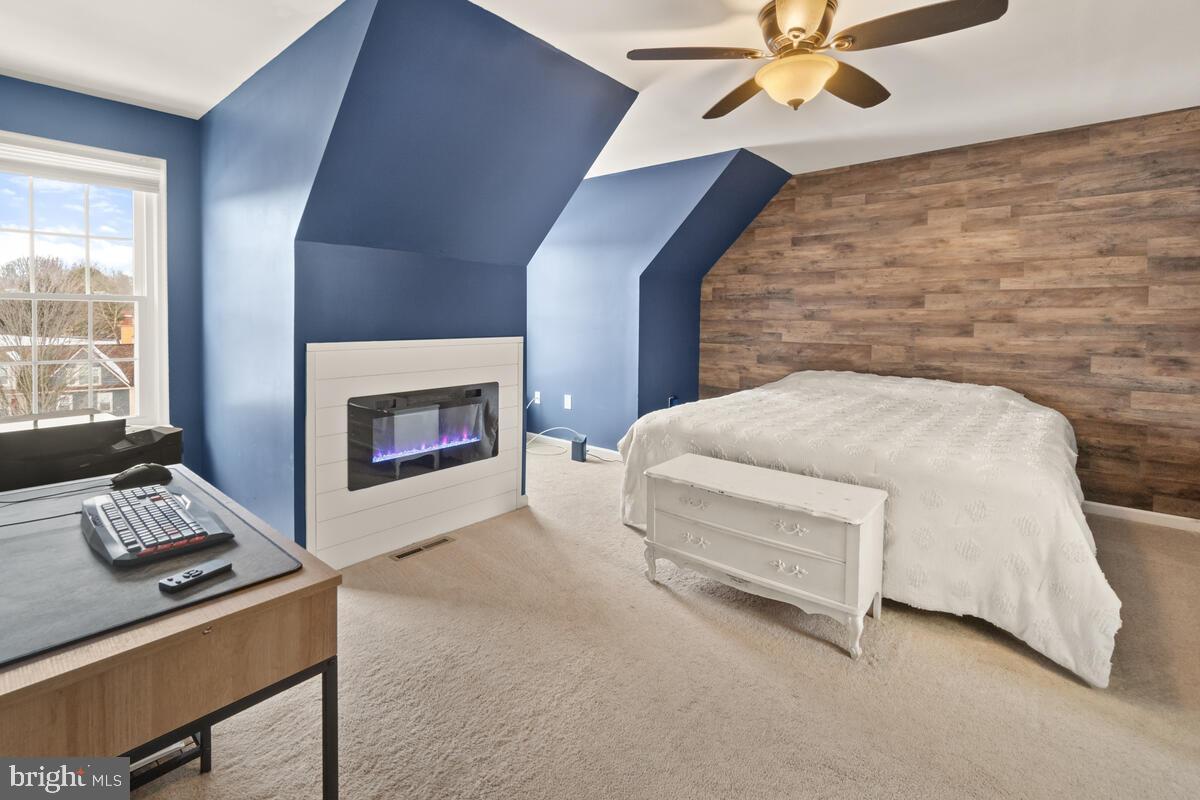 VILLAS LAKE ANITA LOUISE - Residential