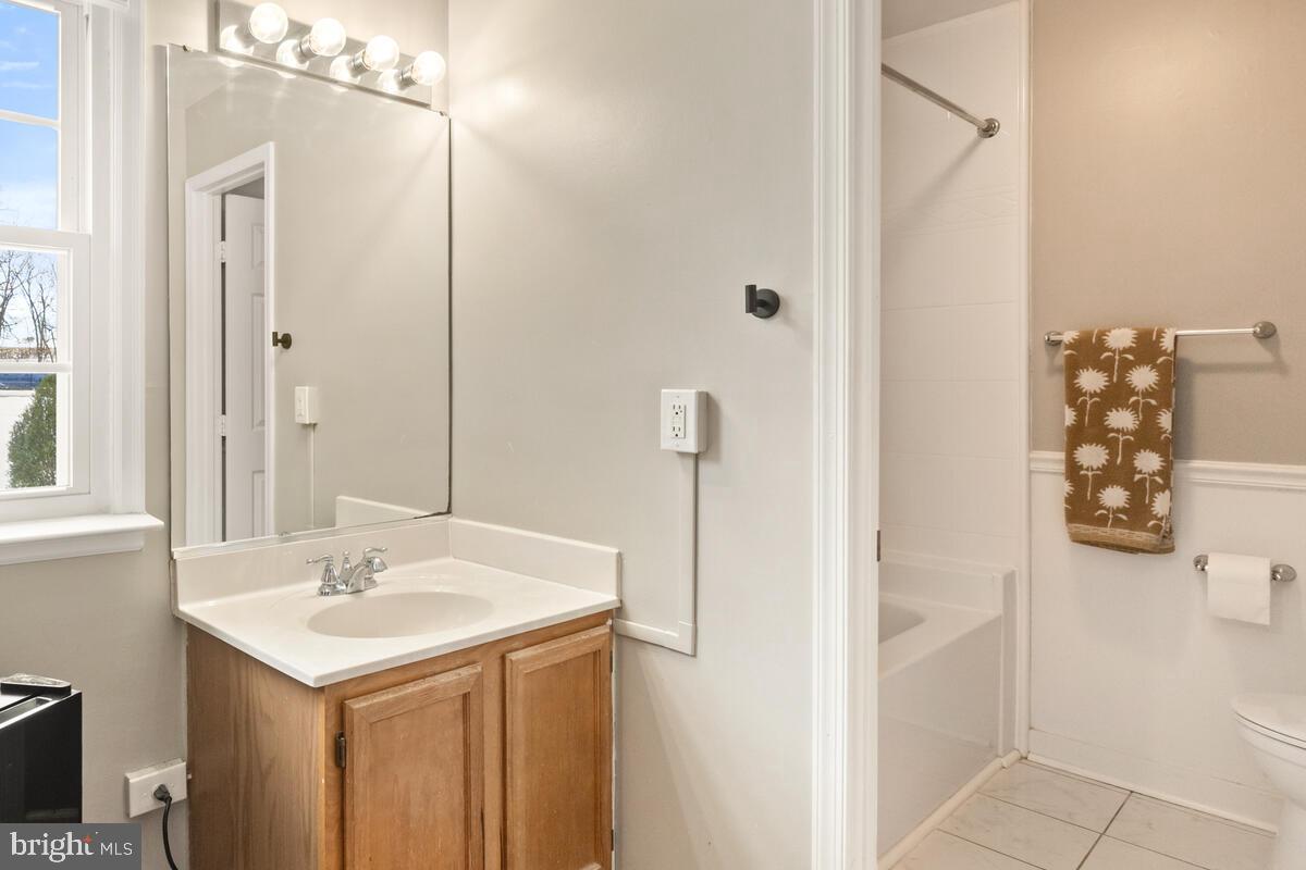 VILLAS LAKE ANITA LOUISE - Residential