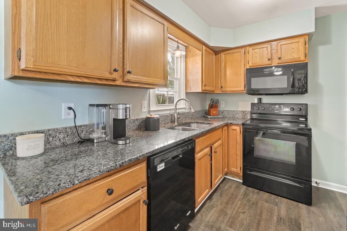 VILLAS LAKE ANITA LOUISE - Residential