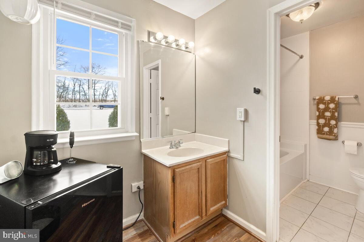 VILLAS LAKE ANITA LOUISE - Residential