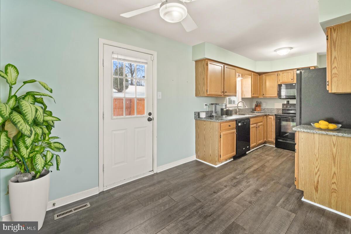 VILLAS LAKE ANITA LOUISE - Residential