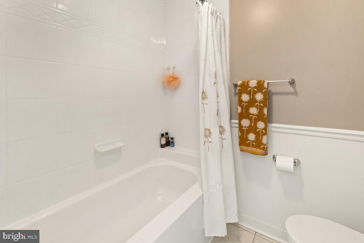 VILLAS LAKE ANITA LOUISE - Residential