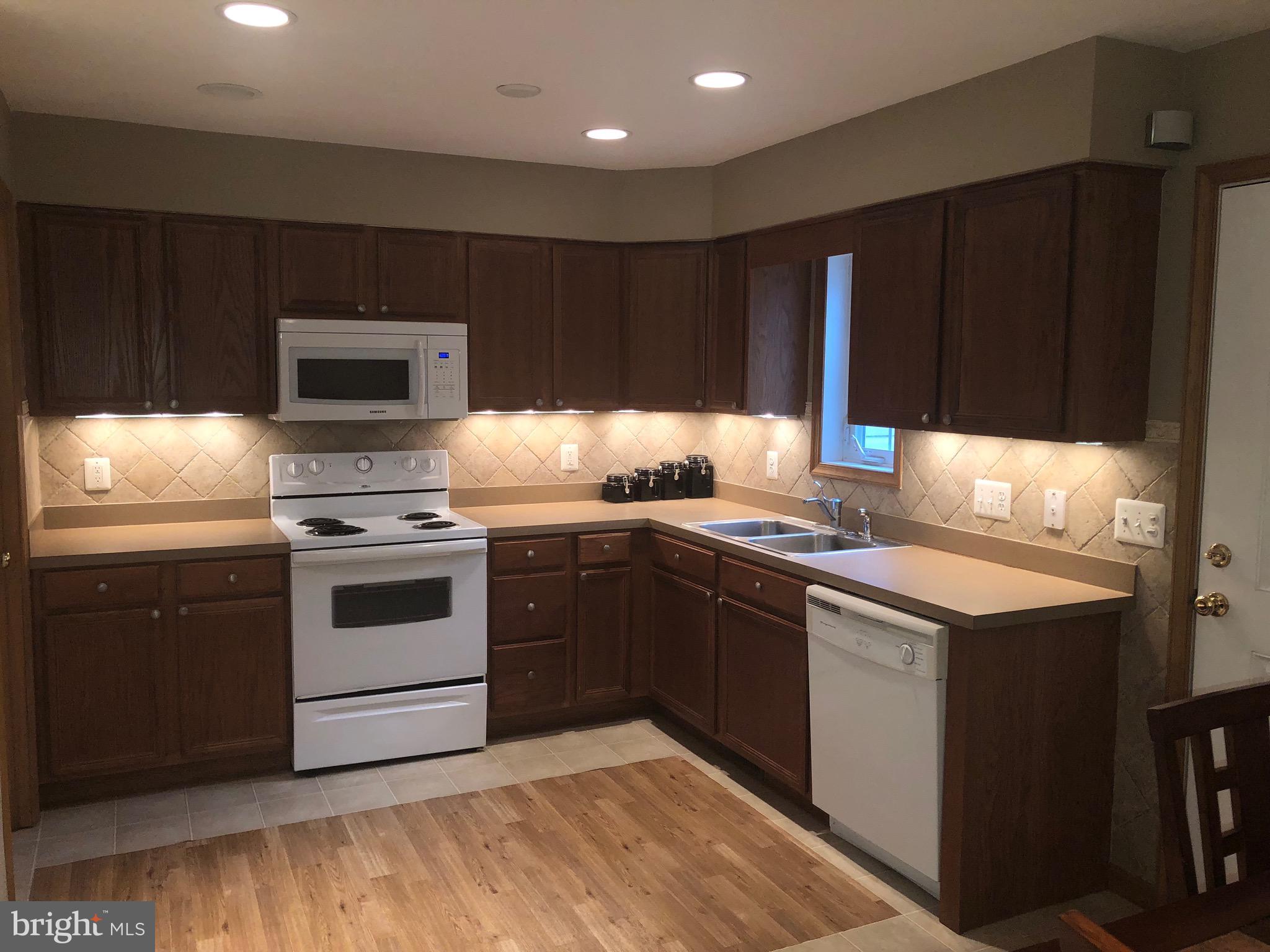 COLONIAL RIDGE - Residential