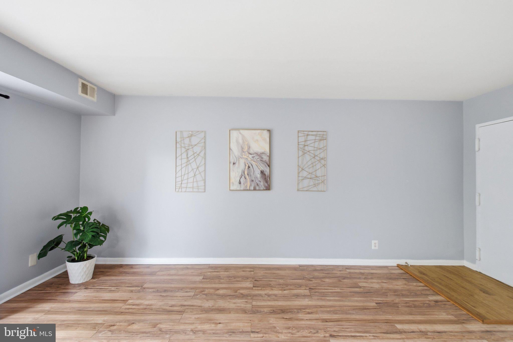 6220 EDSALL RD 302