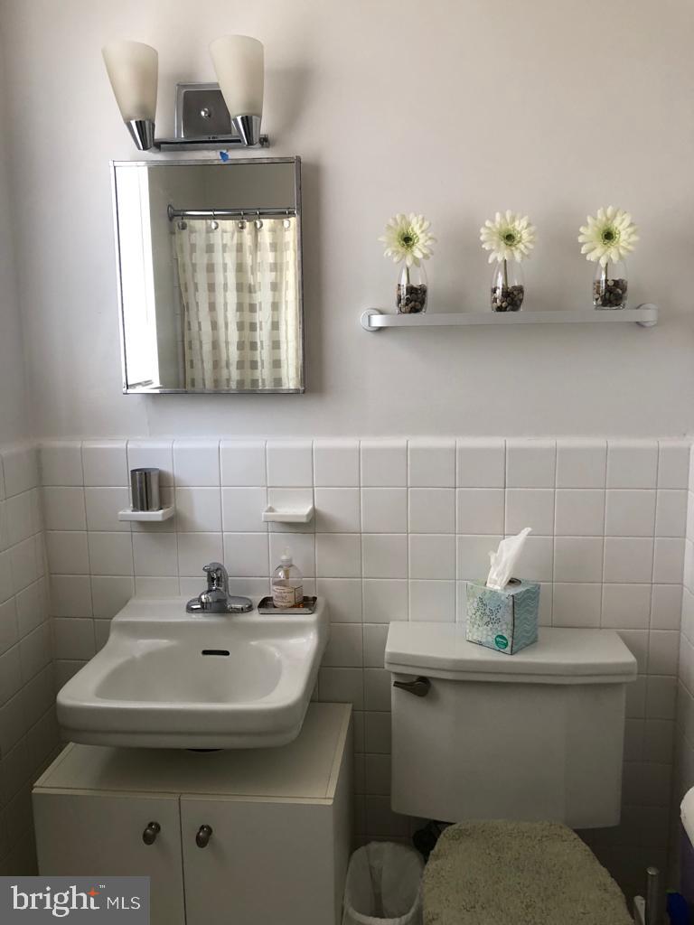 PARKSIDE CONDOMINIUMS - Residential Lease