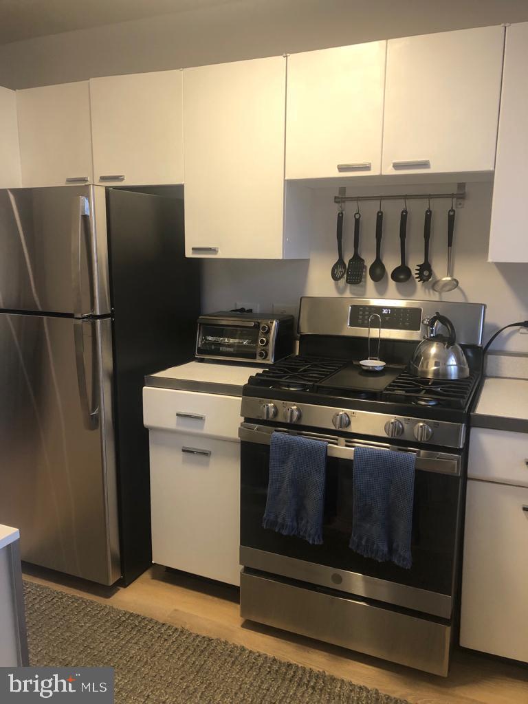 PARKSIDE CONDOMINIUMS - Residential Lease