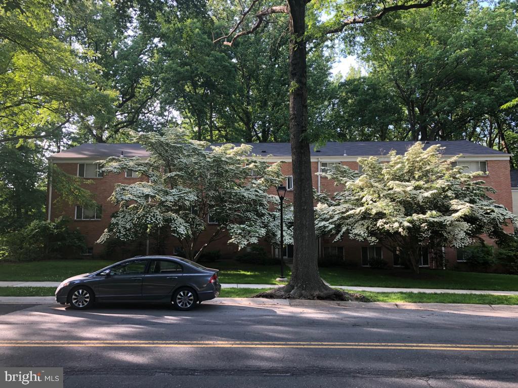 PARKSIDE CONDOMINIUMS - Residential Lease