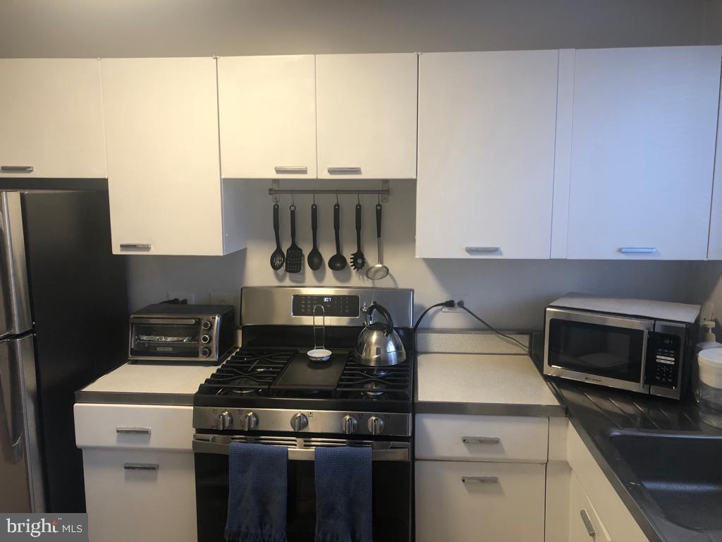 PARKSIDE CONDOMINIUMS - Residential Lease