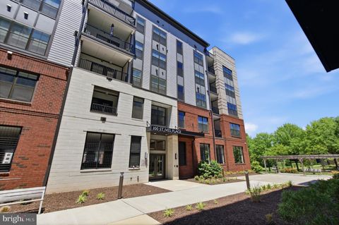 Condo For Sale - 100 Saint Ives Place #108<br/> OXON HILL, MD 20745