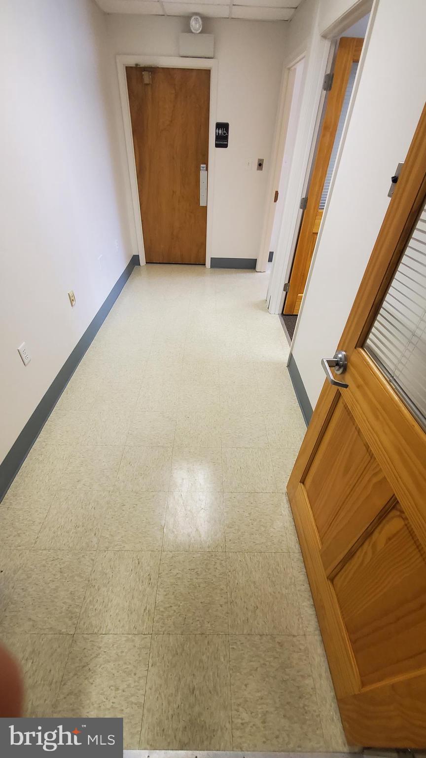 THE AVENUES PROFESSIONAL CENTER - Commercial Lease