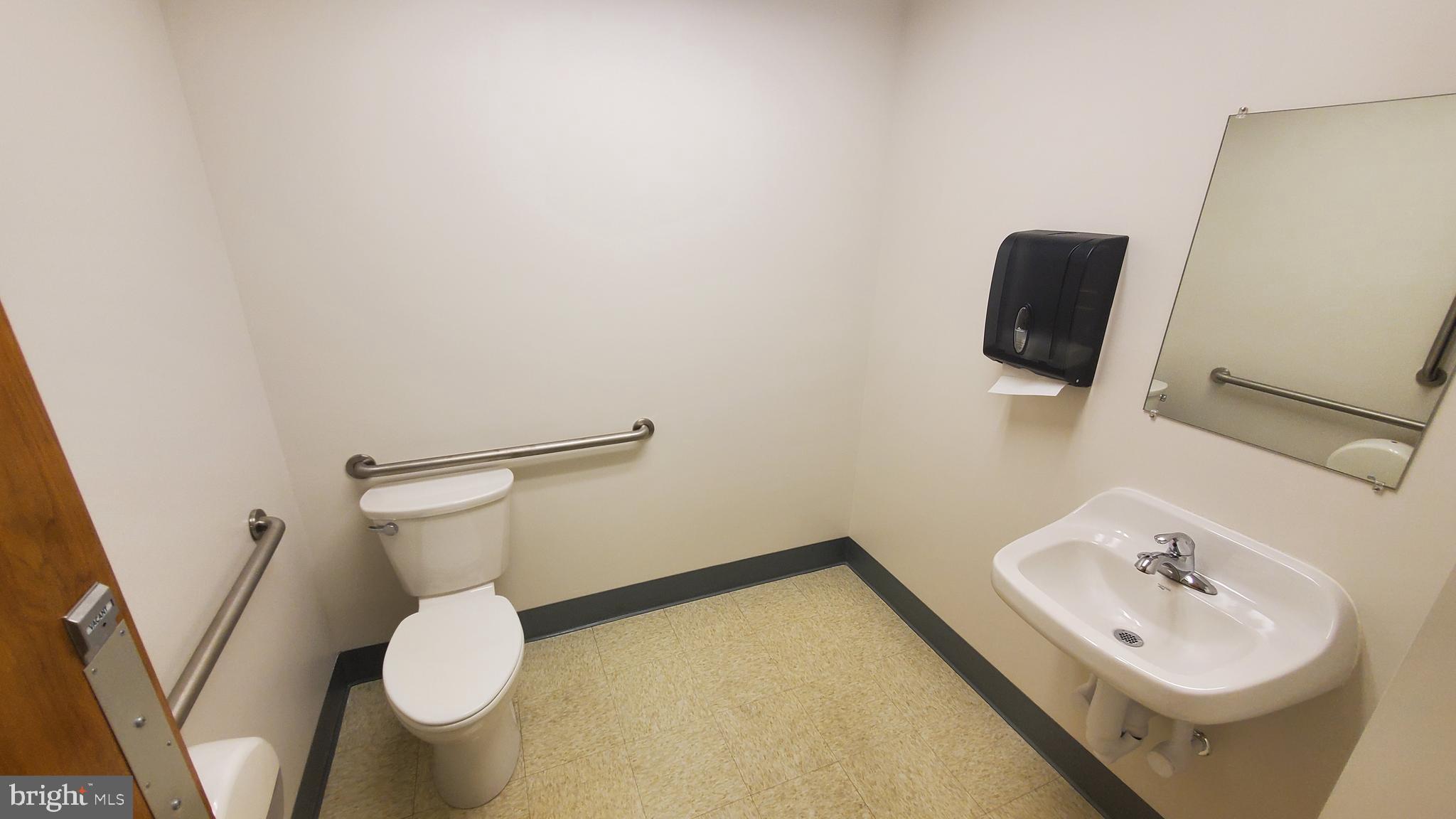 THE AVENUES PROFESSIONAL CENTER - Commercial Lease