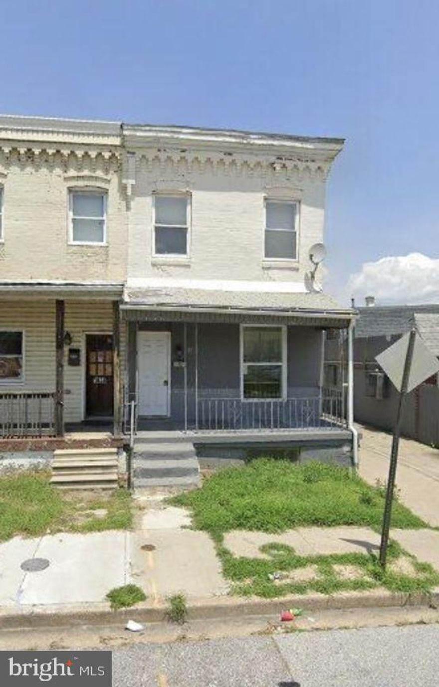 Great opportunity!!! Great end of group opportunity , 3 bedrooms and 1.5 bathrooms. The seller is listing the property as is and no repairs to be made prior to settlement.