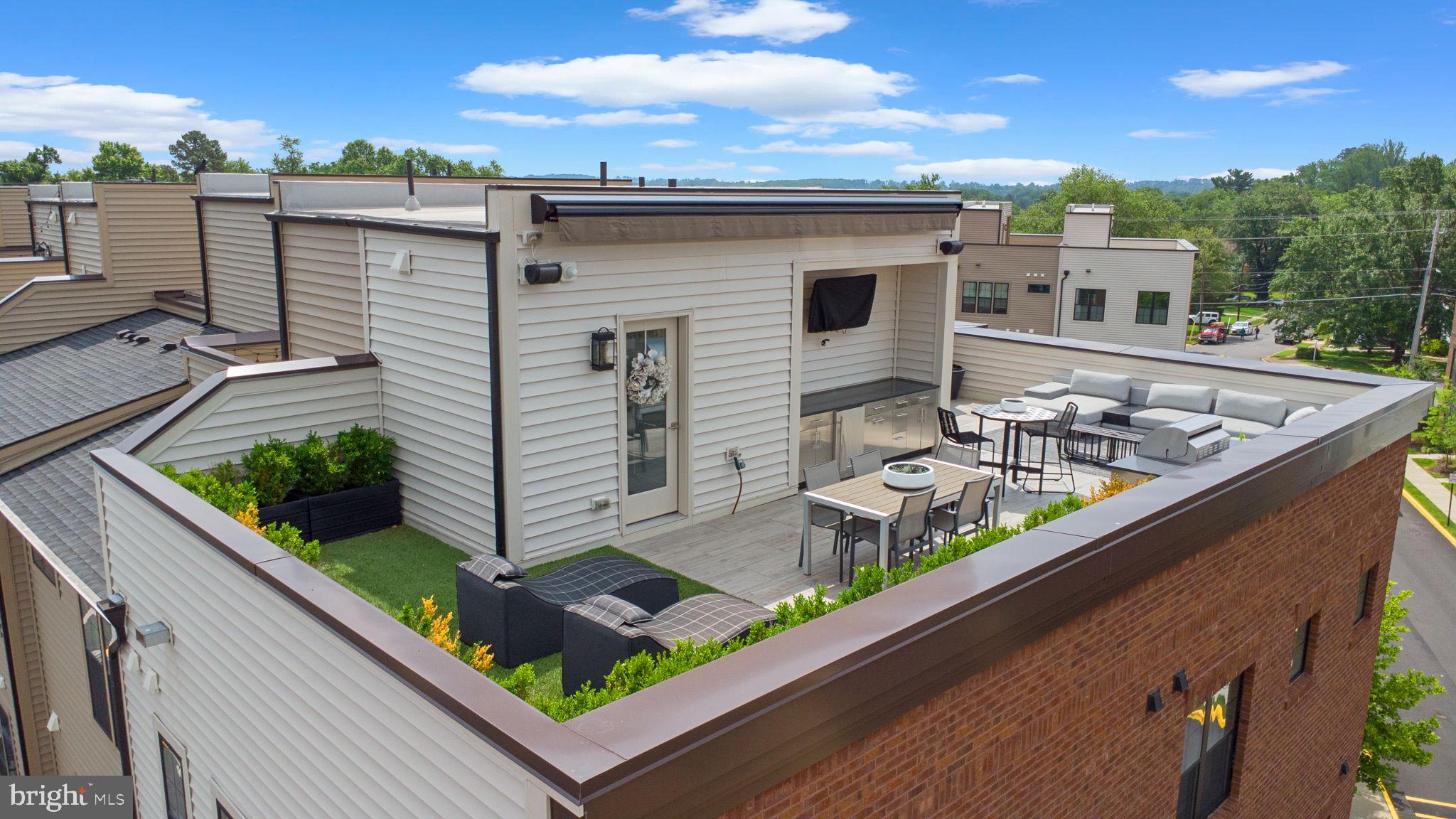 UNION PARK AT MCLEAN - Residential