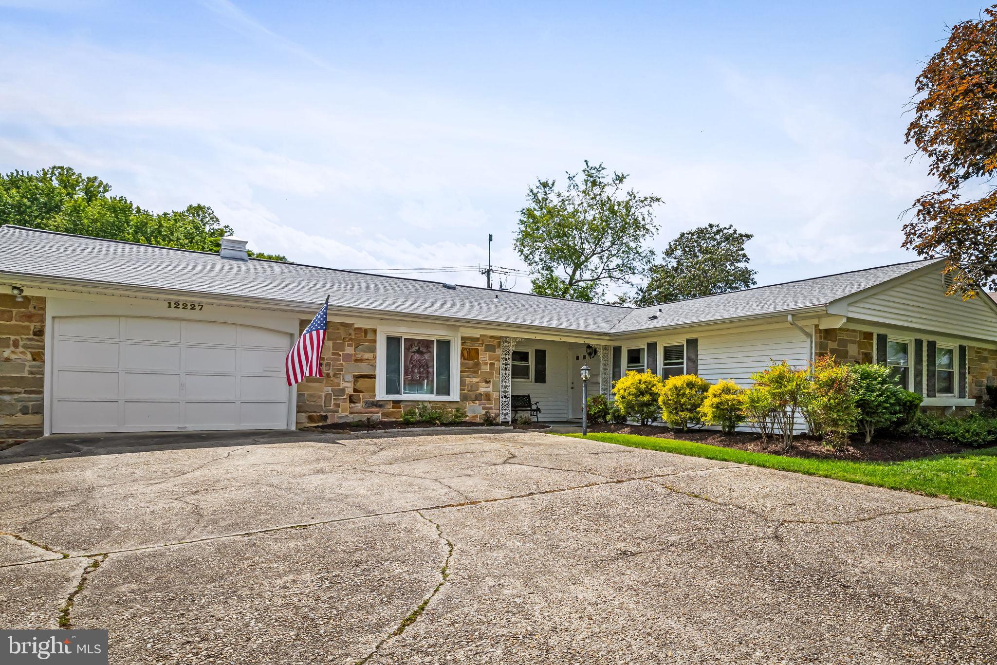 12227 FOXHILL LANE