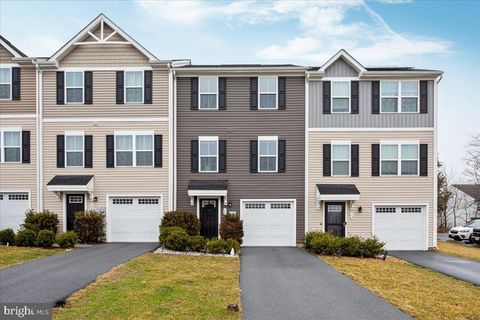Townhouse For Sale - 16 Chincoteague Lane<br/> Berkeley County, MARTINSBURG, WV 25403