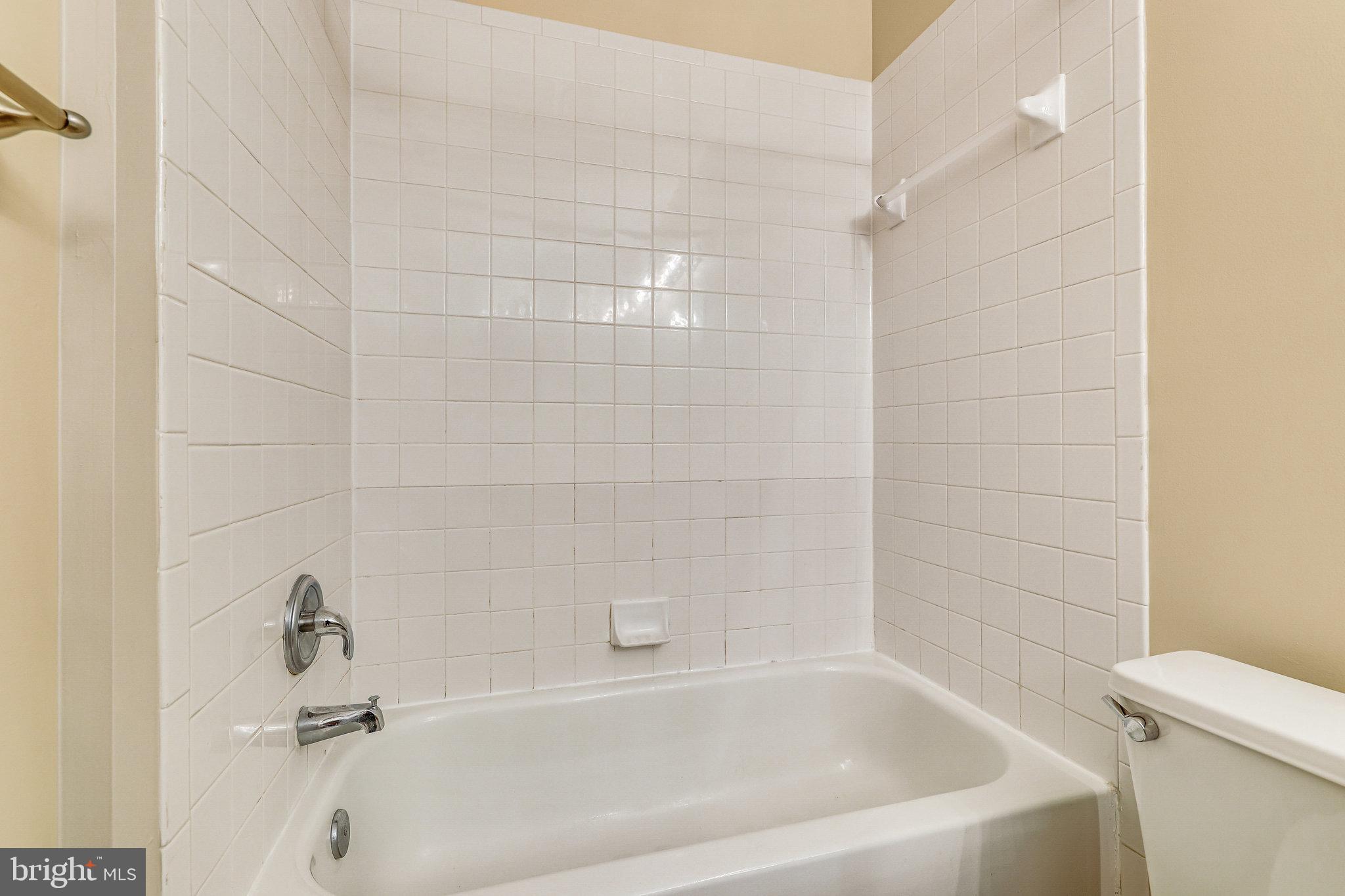 EDGEWATER AT TOWN CENTER - Residential Lease