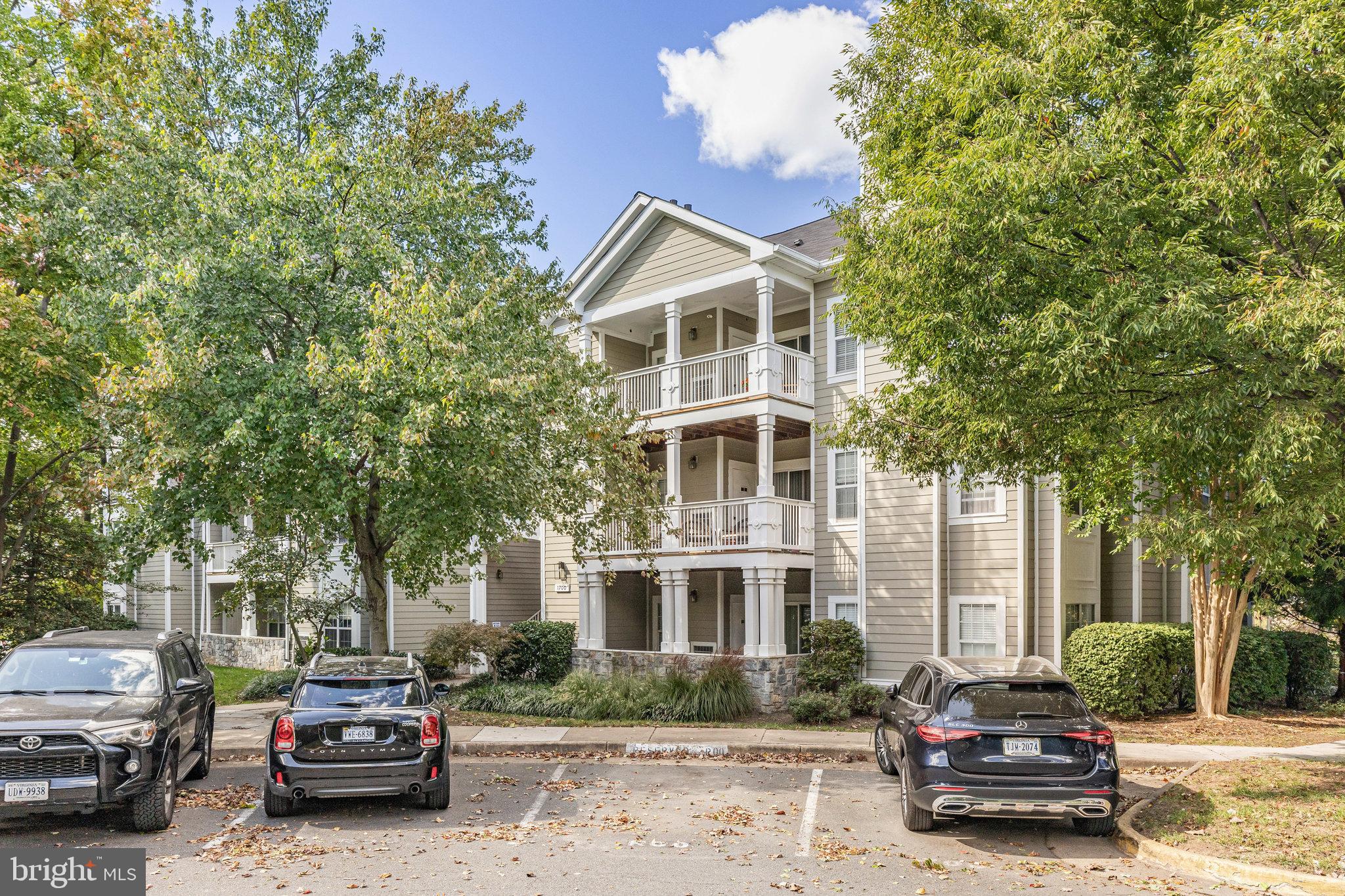 EDGEWATER AT TOWN CENTER - Residential Lease