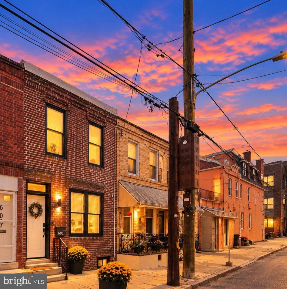 605 DUDLEY STREET
