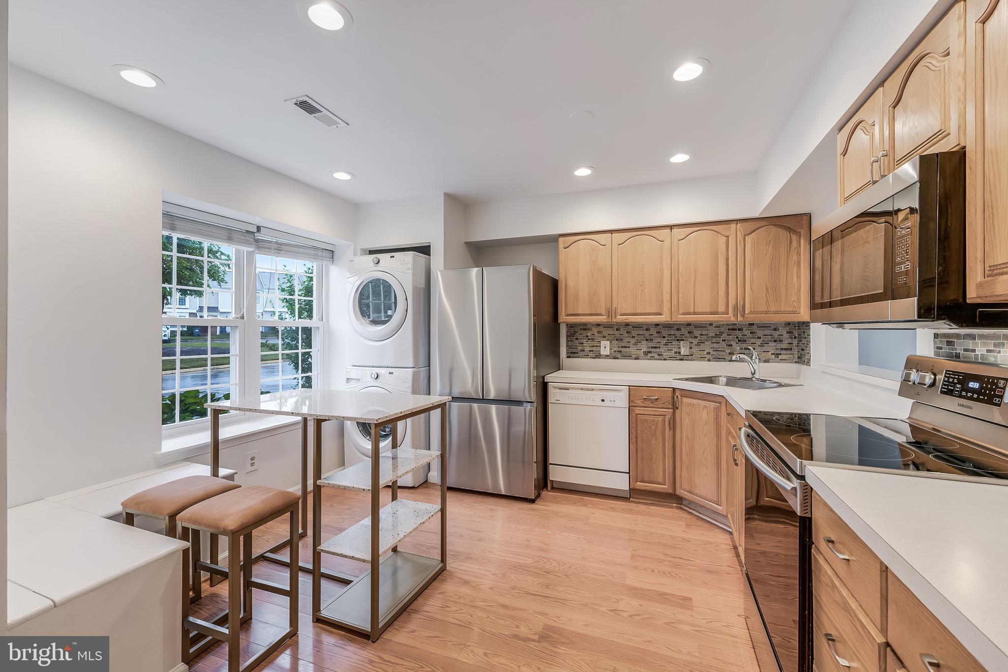98 SAINT CHARLES SQUARE