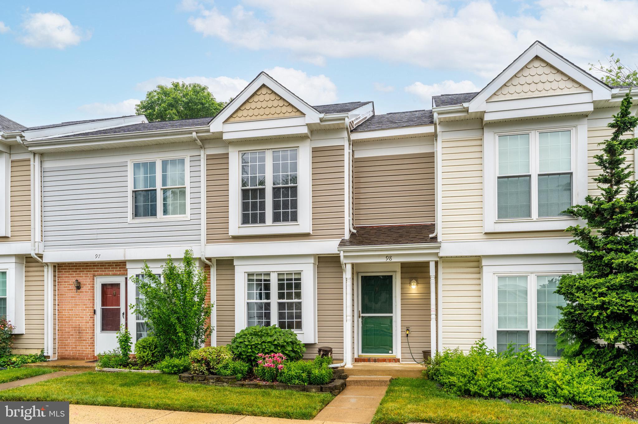 98 SAINT CHARLES SQUARE