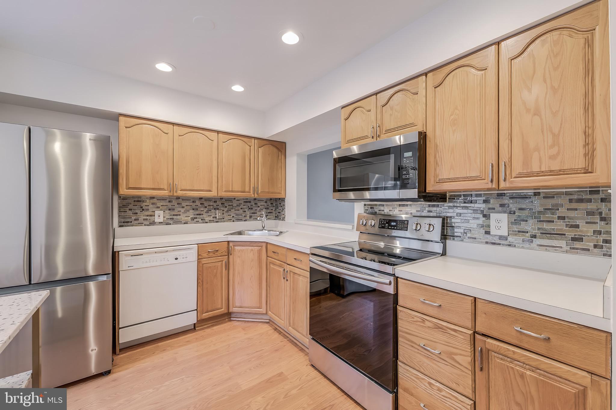 98 SAINT CHARLES SQUARE