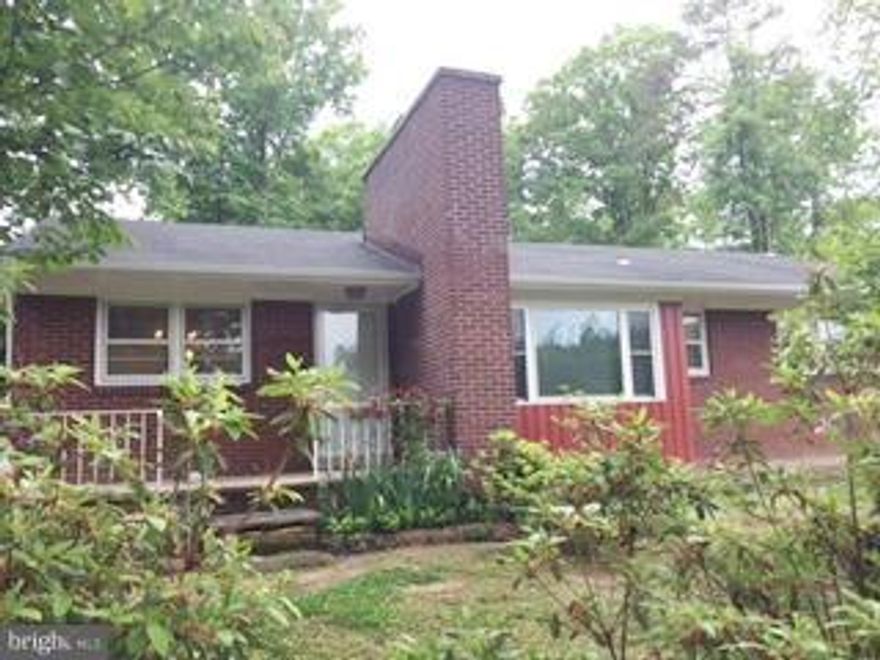 REALLY NICE RAMBLER,  UPDATED KITCHEN WITH STAINLESS STEEL APPLIANCES AND NEW FLOORING.  HARDWOOD FLOORS THRU-OUT.  TWO FIREPLACES, SHED SOLD AS IS.   TWO PONDS, WITH KOI AND FROGS.  NEWER HWH AND PLUMBING PIPES.   EXTERIOR HAS MANY BEAUTIFUL GARDENS. FULLY FENCED. QUIET LOCATION.