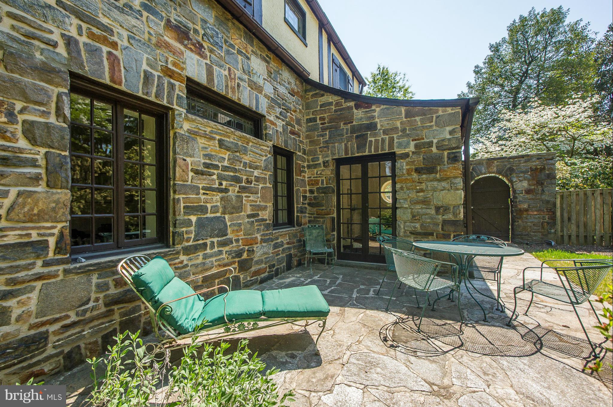 NORTH ROLAND PARK - Residential