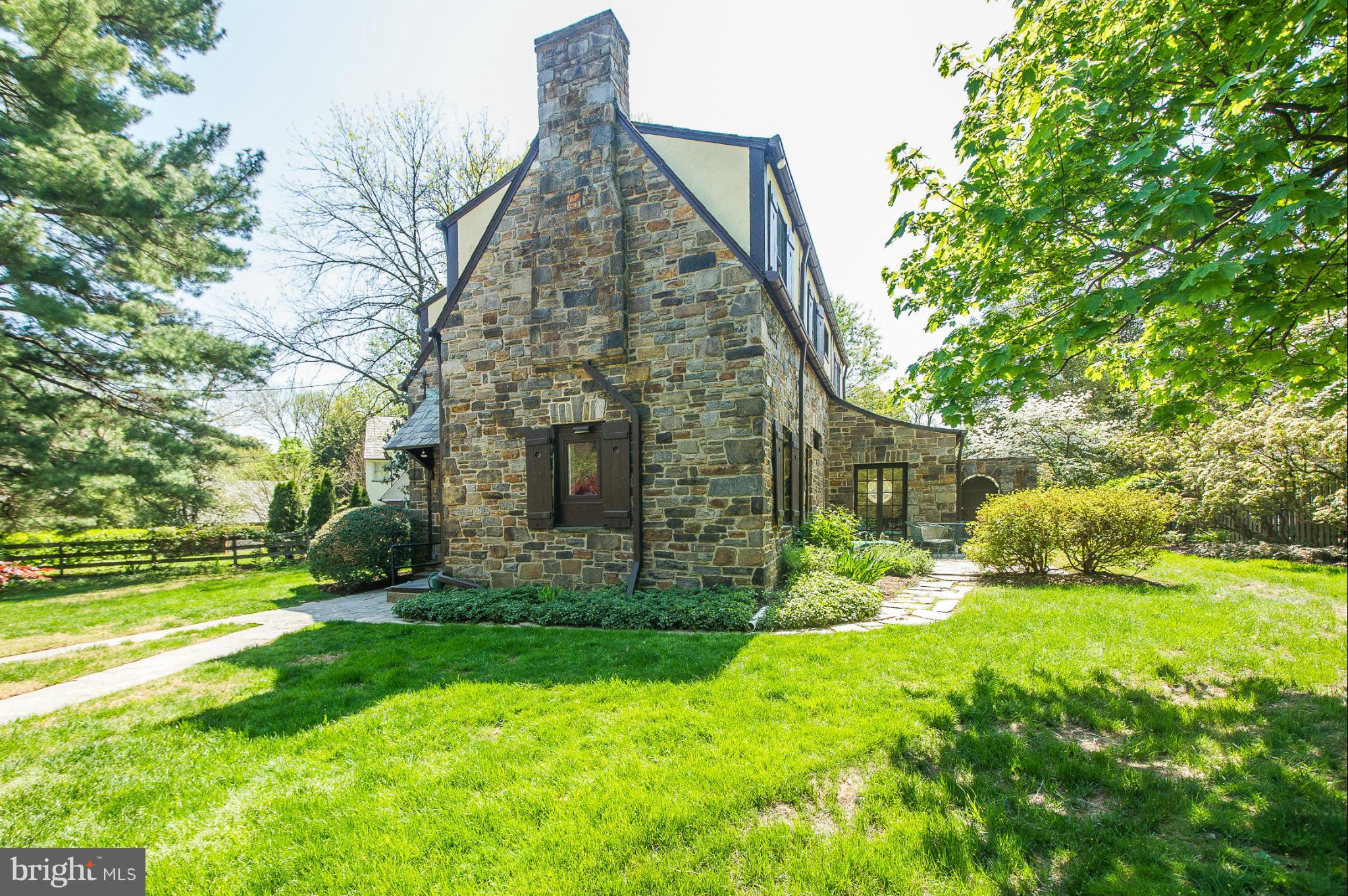 NORTH ROLAND PARK - Residential