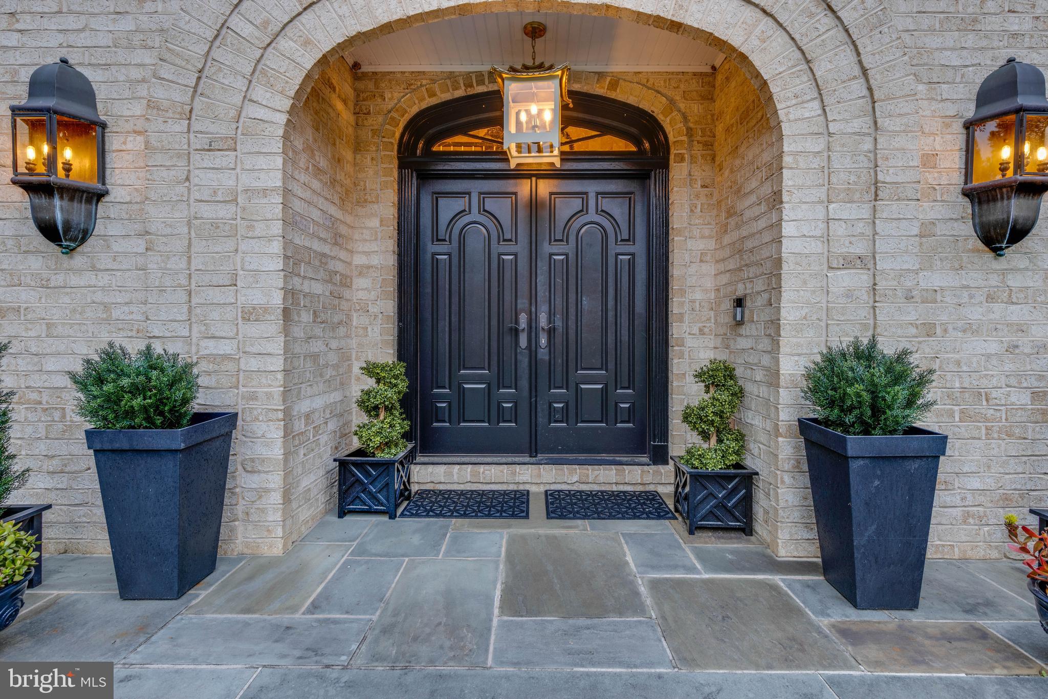 8 ROCKLAND VUE COURT