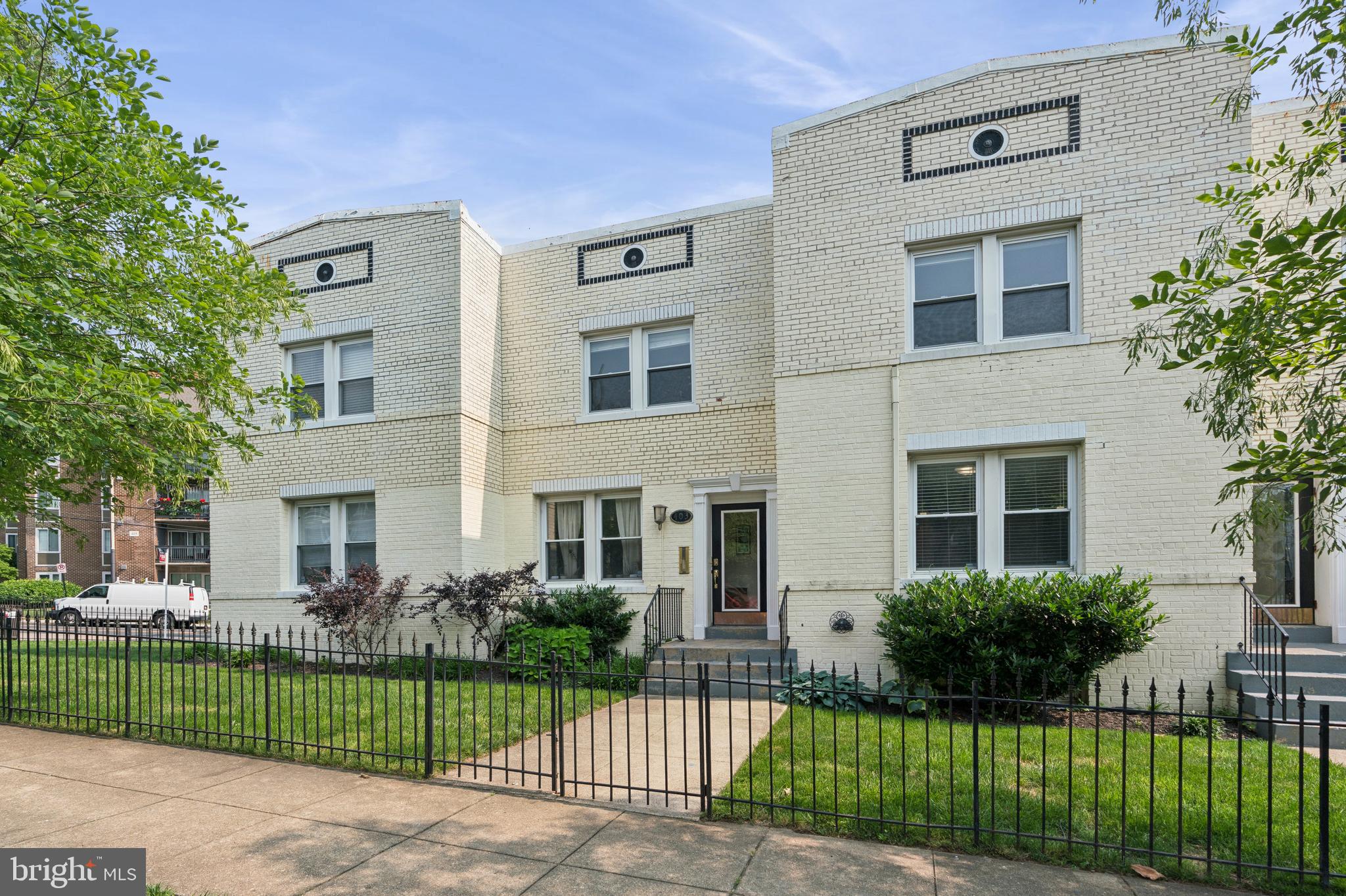 401 DOUGLAS STREET NE B