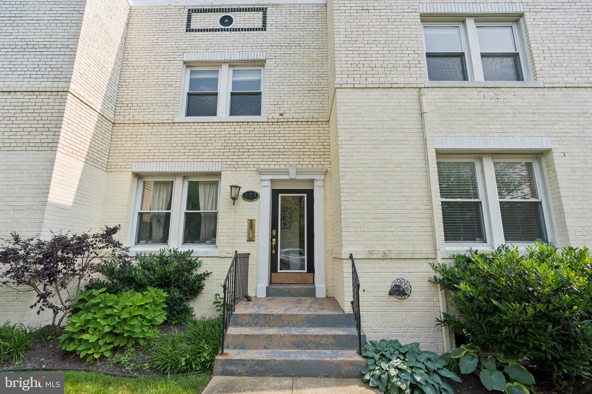 401 DOUGLAS STREET NE B
