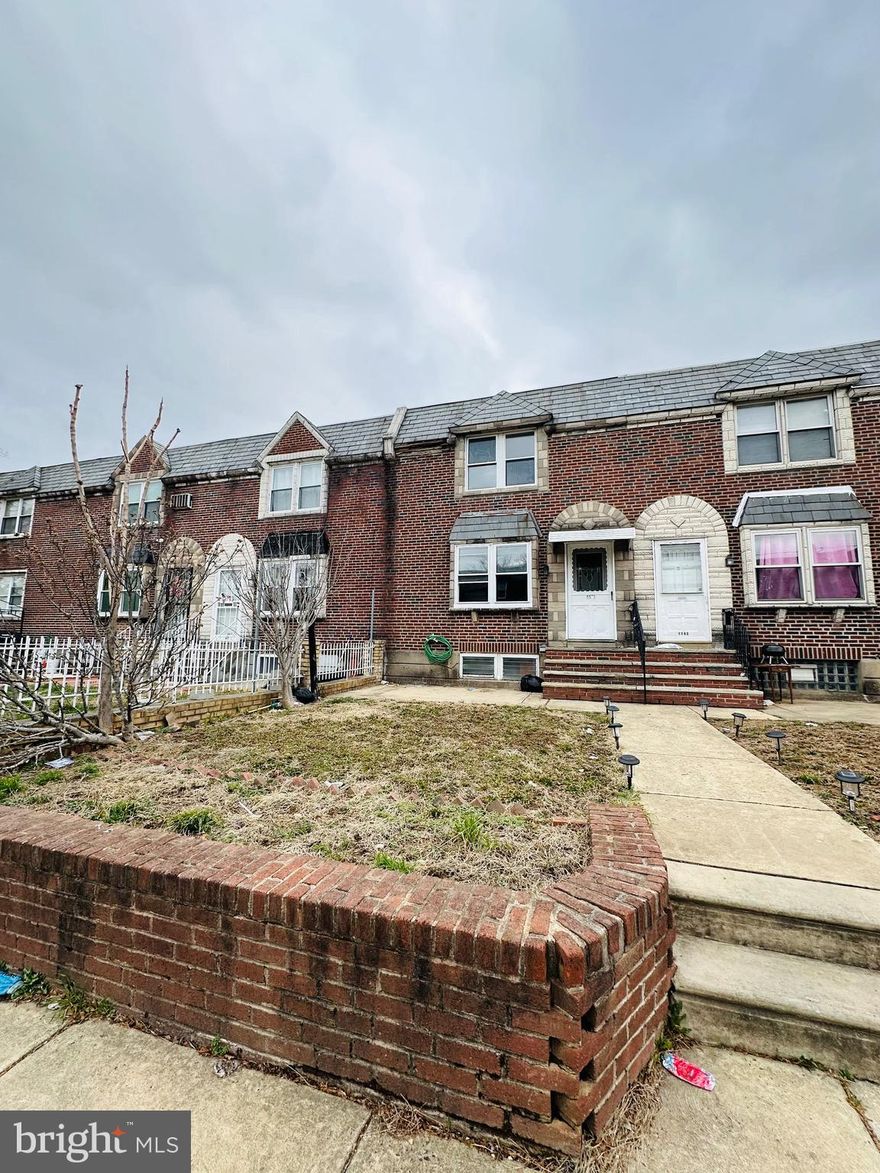 This charming property features 3 spacious bedrooms, new flooring, newer kitchen and recently painted. Enjoy the convenience of nearby amenities, will not last!