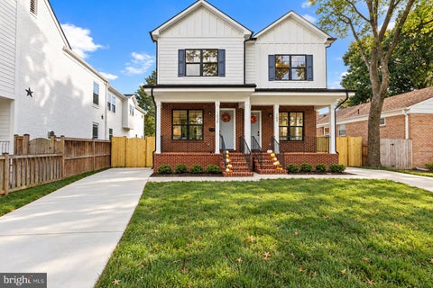 Photo of 103 E Oxford Avenue, ALEXANDRIA, VA 22301 (MLS # VAAX2066924)