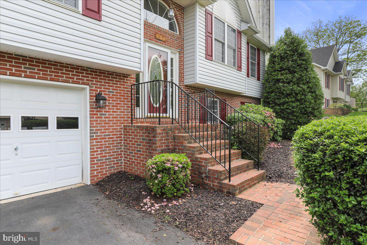 462 OAK LEE DRIVE