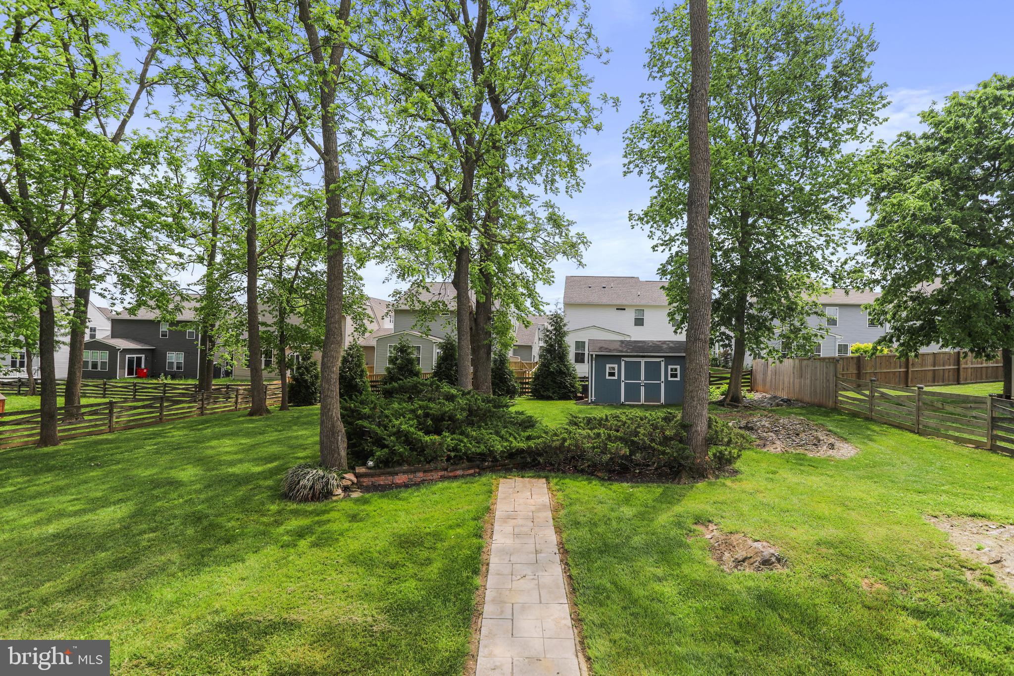 462 OAK LEE DRIVE