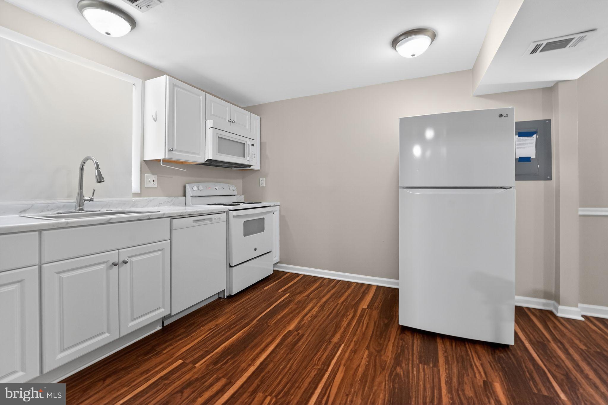 MAPLE RIDGE - Residential