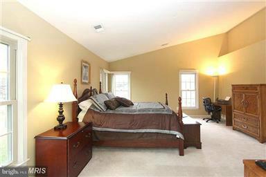 CRESTMONT TOWNHOUSES - Residential Lease