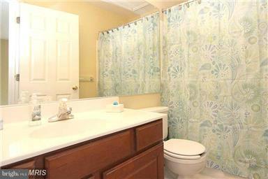 CRESTMONT TOWNHOUSES - Residential Lease