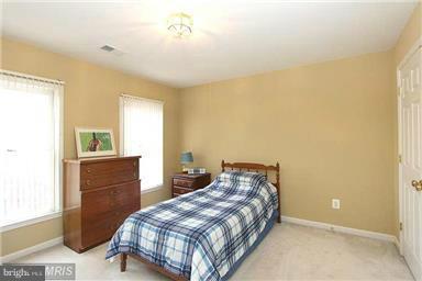 CRESTMONT TOWNHOUSES - Residential Lease