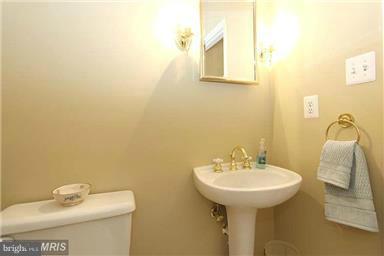 CRESTMONT TOWNHOUSES - Residential Lease