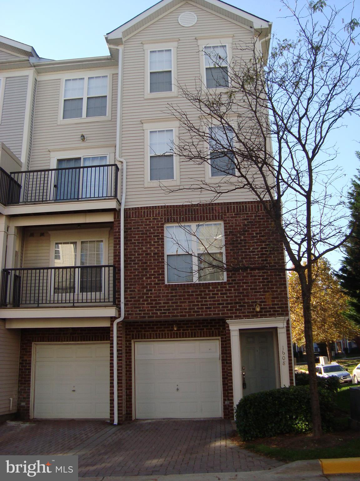 WOODVIEW VILLAGE WEST - Residential