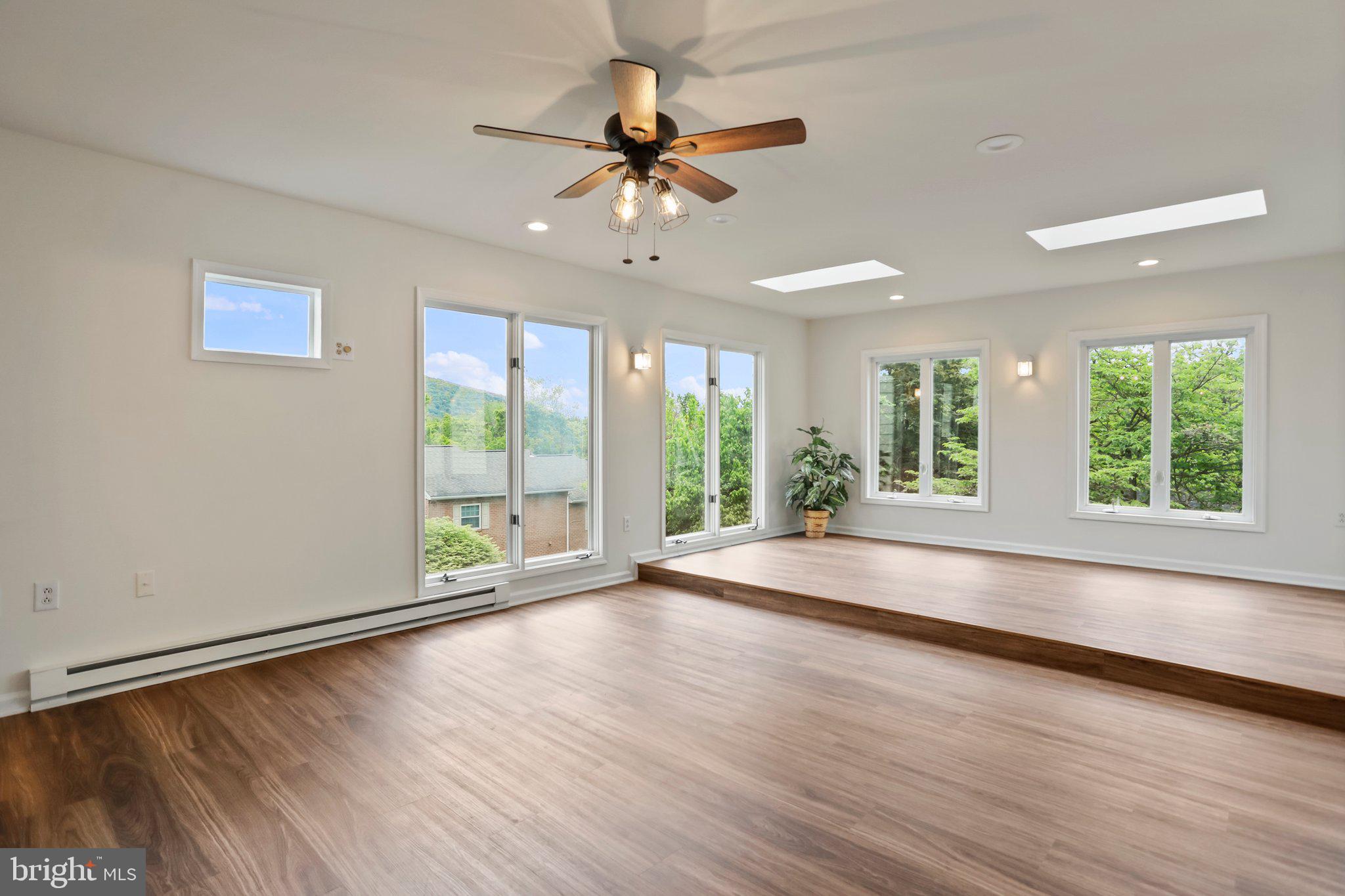 HARPERS FERRY - Residential