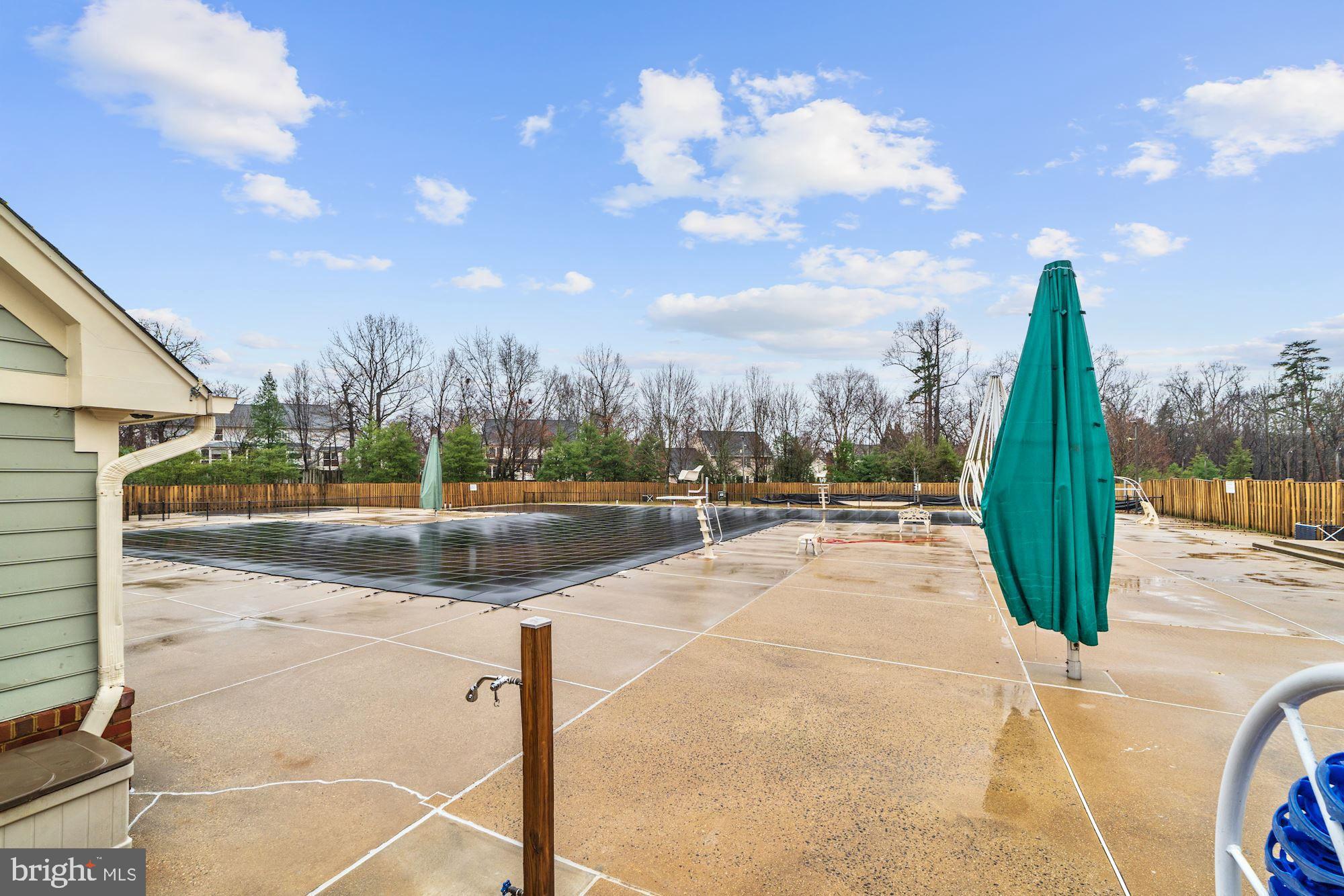 CROSSPOINTE - Residential