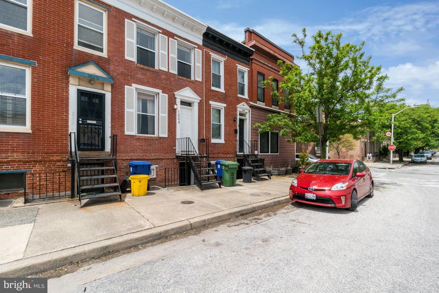 Nice 4 year old renovated rowhome with 2 bedrooms, 2 full baths, well located, with a cute main floor deck and grass backyard. Perfect for a first time home buyer or investor. Decent sized bedrooms in upper and lower level each with a full bath.  Lower level has private exit to street. Easy street parking, one minute to 295 and 95, both stadiums, the Horseshoe Casino and short walk to the inner harbor. MUST SEE!! PRICED TO SELL QUICKLY!!