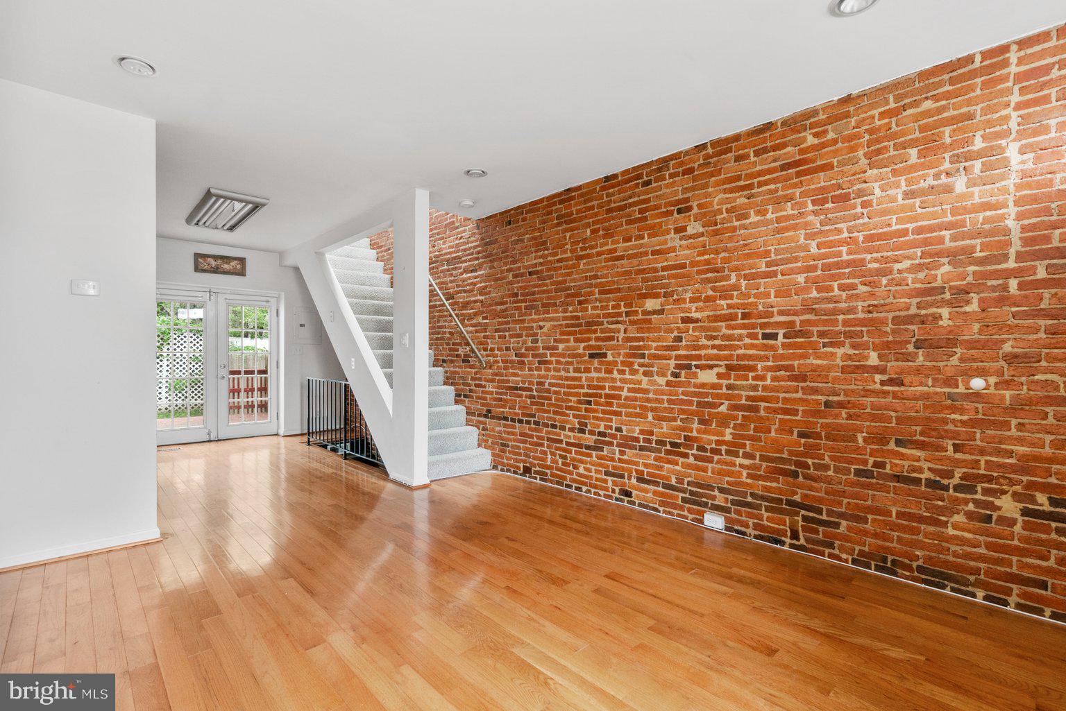 WASHINGTON VILLAGE - Residential