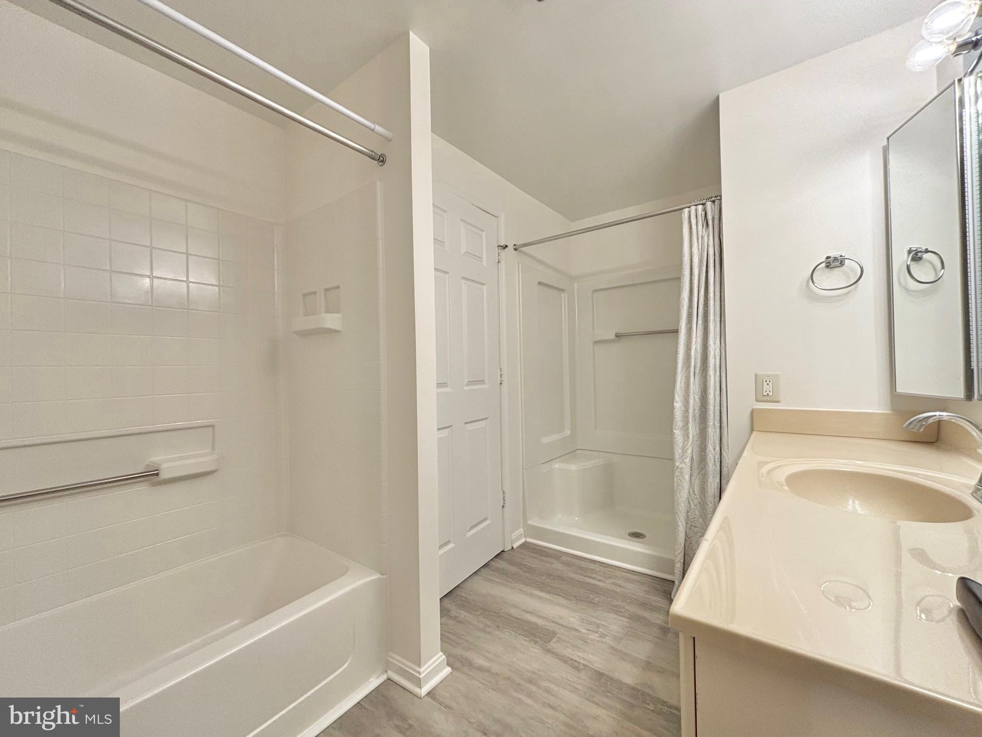 LEISURE WORLD - Residential