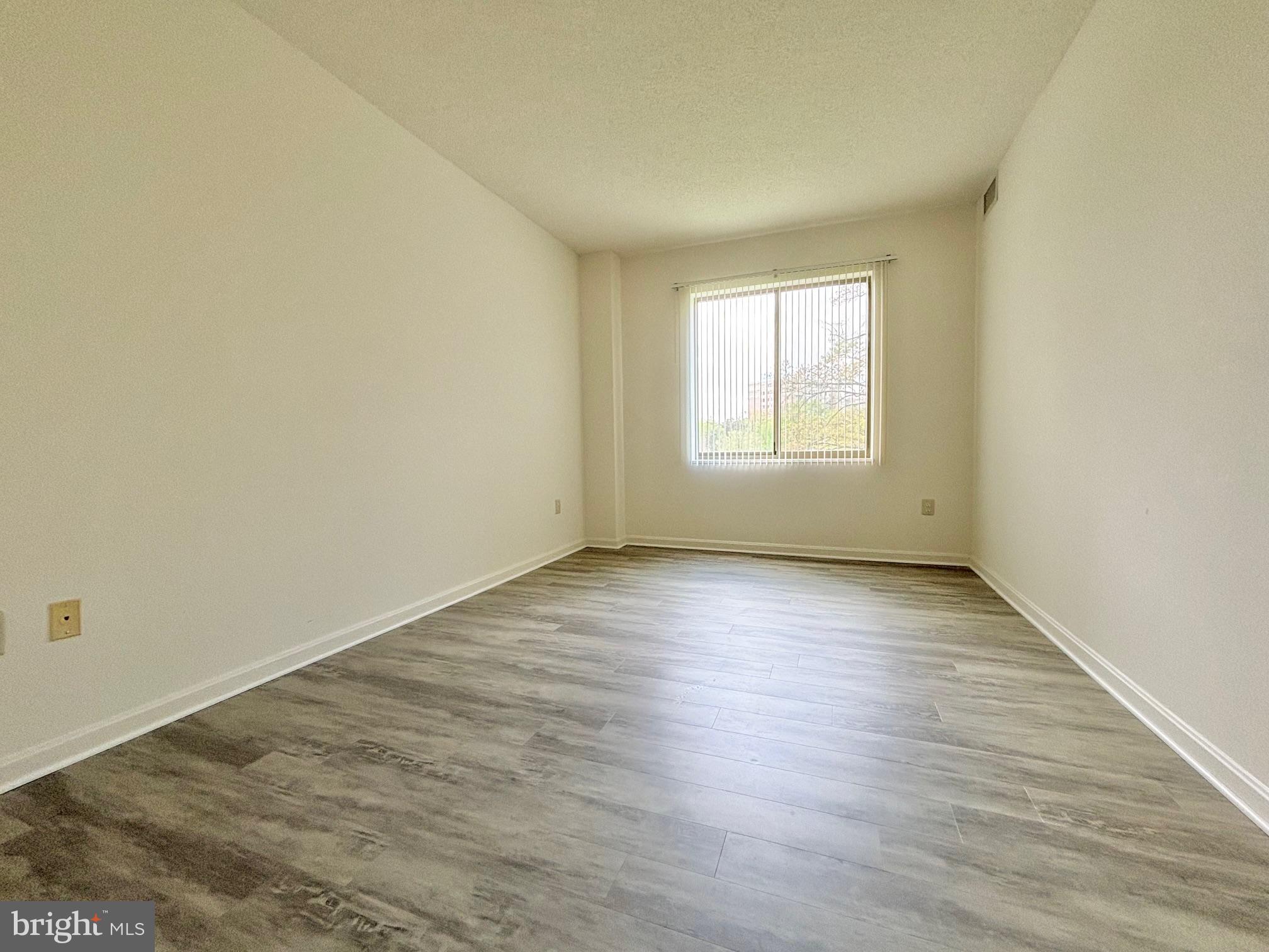 LEISURE WORLD - Residential