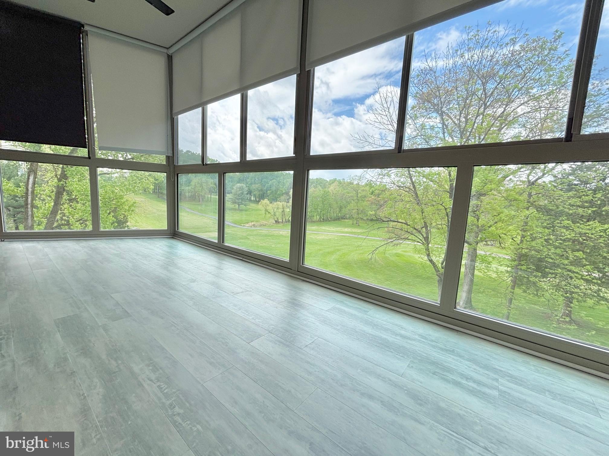 LEISURE WORLD - Residential